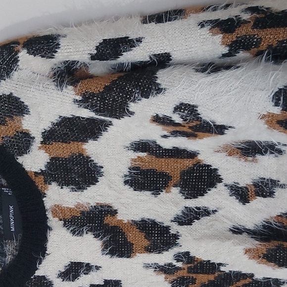 Minkpink Soft Comfy Fuzzy Leopard Print Long Sleeve Sweater - Picture 4 of 4